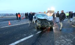 Kars'ta iki otomobilin çarpışması sonucu 6 kişi yaralandı