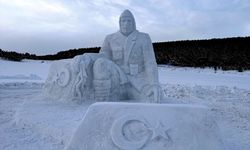 Kars'ta Sarıkamış Harekatı için kardan hazırlanan iki heykelden biri tamamlandı