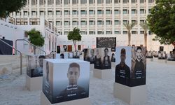 Katar'da Gazzeli çocukları temsil eden '241' sergisi açıldı