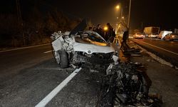 Kilis'te park halindeki tıra çarpan otomobilde 2 kişi yaralandı