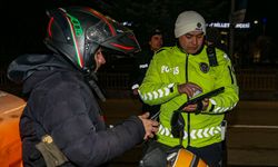 Kış turizm merkezi Erzurum'da polis dondurucu soğukta yılbaşı denetiminde