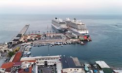 Kuşadası'na iki kruvaziyerle 1748 turist geldi