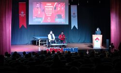 Milli para masa tenisçiler Abdullah Öztürk ve Nesim Turan, Çorum'da öğrencilerle buluştu