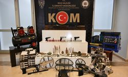 Muş'ta silah, mühimmat, sikke ve objeler ele geçirildi