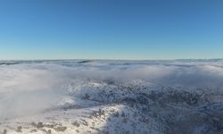 Samsun'da kar altındaki Dürtmen Dağı'nda oluşan sis dronla görüntülendi