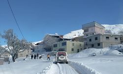 Siirt'te kardan yolu kapanan köydeki hasta hastaneye ulaştırıldı