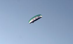 Suriye halkı, 61 yıllık Baas rejiminin devrilmesinin birinci yıl dönümünü kutluyor