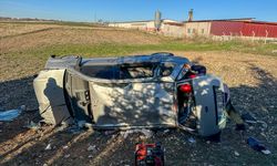 Uşak'ta devrilen otomobilde aynı aileden 5 kişi yaralandı