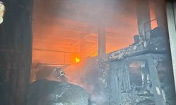 Uşak'ta plastik poşet üretimi yapan fabrikada yangın çıktı