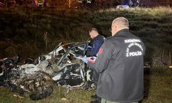 Uşak'ta şarampole devrilen otomobildeki 2 kişi öldü, 1 kişi yaralandı