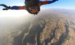 Uşak'ta serbest paraşüt pilotu Ulubey Kanyonu'na atladı