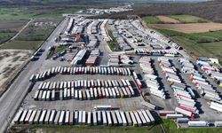 Yunanistan'daki çiftçi eylemleri sınır kapılarında tır trafiğini aksatıyor