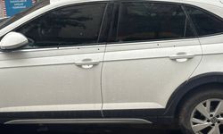 Zeytinburnu'nda park halindeki cip uzun namlulu silahlarla kurşunlandı