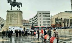Abdallar Domlar Birliği Federasyonu, kuruluş ve tanıtım programı öncesinde davul ve zurna eşliğinde seslerini duyurmaya çalıştı