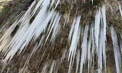 Adana'da buz sarkıtları oluştu