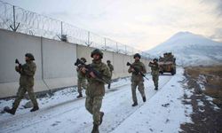 Ağrı Dağı eteklerinde görev yapan Mehmetçik yeni yıla vatan nöbetinde girdi