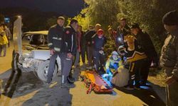 Beton bloğa çarpan Tofaş hurdaya döndü: 1 yaralı