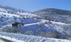 Bingöl'de kapanan köy yollarında çalışmalar aralıksız sürüyor