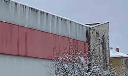 Bolu'da kar ve buz kütleleri tehlike saçıyor