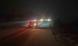 Burdur'da kar yağışı nedeniyle birçok araç yola kaldı