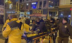 Çarpıştığı arabanın üzerinden takla attı: O anlar kamerada