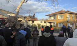 Çatalca'da evi yanan kadın uzun süre gözyaşı döktü