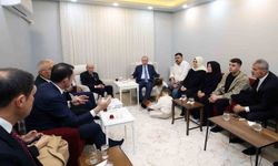 Cumhurbaşkanı Erdoğan, depremzede aileyi yeni yuvasında ziyaret etti