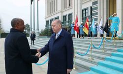 Cumhurbaşkanı Erdoğan, Sudan Egemenlik Konseyi Başkanı el Burhan'ı resmi törenle karşıladı