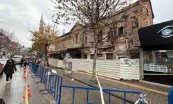 Edremit'teki tarihi bina yağışlara dayanamadı