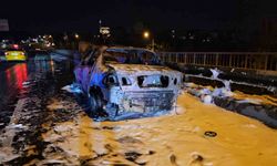 Eyüpsultan'da seyir halindeki otomobil alevlere teslim oldu