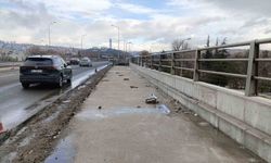 Fatih Köprüsü'ndeki açık inşaat alanı, ana arterdeki trafiği tehlikeye sokuyor