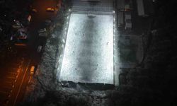 Halı saha aşkı engel tanımadı: Kar altında maç yaptılar