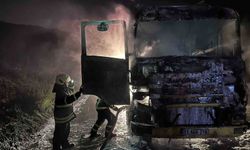 Hatay'da alevlere teslim olan tır kullanılamaz hale geldi