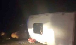 İnşaat işçilerini taşıyan minibüs devrildi: 16 yaralı