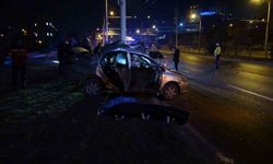 Malatya'da kontrolden çıkan araç trambüs direğine çarptı: 1 ölü 1 ağır yaralı