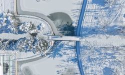 Muş'ta eksi 28 derece: Göletler dondu, çatılarda buz sarkıtları oluştu