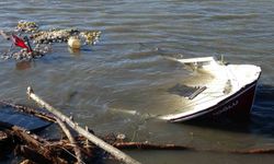 Ordu'da denizdeki fırtına hayatı felç etti: Dalgalar evlere zarar verdi, balıkçı teknesi parçalandı