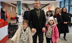 Özgür Özel, Ferdi Zeyrek'in ikiz kızlarını da okula götürdü