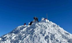 Sarıkamış Harekatı'nda şehit düşen askerlerin kardan heykellerinin yapımına başlandı