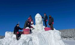 Sarıkamış'ın 'Beyaz Dramı' kardan heykellerle canlanıyor