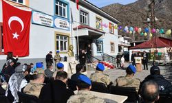 Şırnaklı öğrenciler köyde kitap yazıp imza günü etkinliği düzenledi