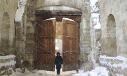 Tarihi meydan 'beyaz gelinliğini' giydi