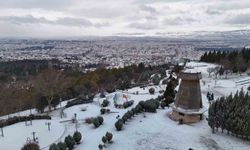Yılın son karı Eskişehir'i beyaza bürüdü
