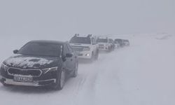 Yüksekova'da tipi ve fırtına nedeniyle 50 araç mahsur kaldı