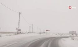 Yurt genelinde etkisini artıran kar yağışı, buzlanma ve don riski nedeniyle çok sayıda ilde eğitime ara verildi.