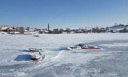“Bitlis’te Dondurucu Soğuklar Gölleri Buzla Kapladı”