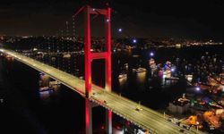 15 Temmuz Şehitler Köprüsü'nde yılbaşı coşkusu havadan görüntülendi