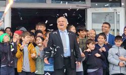 47 yıllık eğitimci alkışlarla mesleğine veda etti