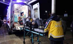 Adana'da fabrika işçilerini taşıyan minibüs devrildi: 13 yaralı