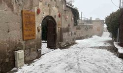 Aksaray'ın Güzelyurt ilçesinde kar yağışı etkili oldu